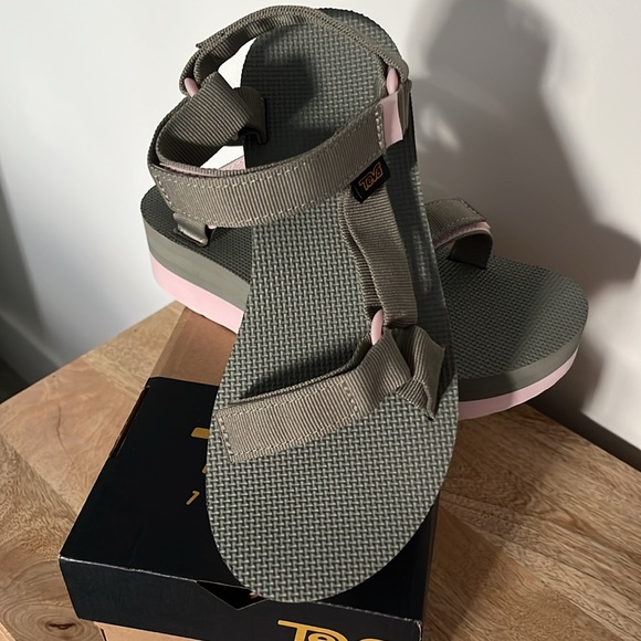 Teva Olive Green and Pink Sandals - Picture 3 of 8
